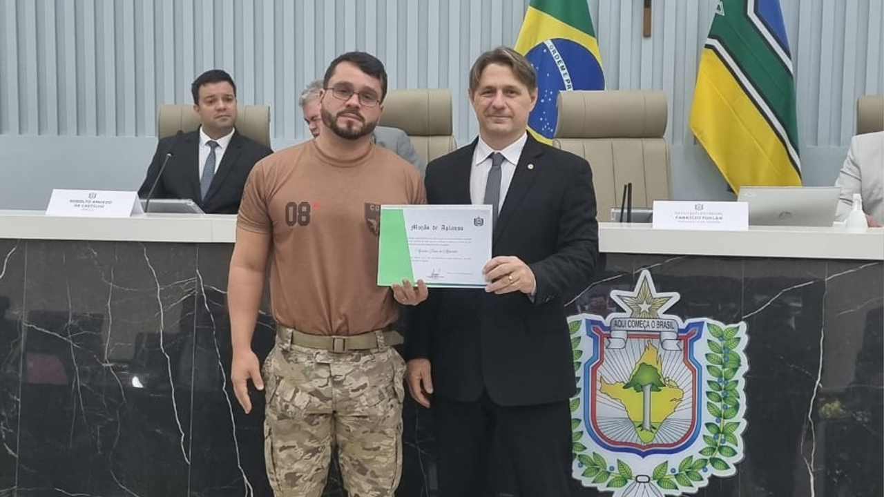 DELEGADO DE POLÍCIA RECEBE MOÇÃO DE APLAUSOS DA ASSEMBLEIA LEGISLATIVA PELOS 13 ANOS ANOS DE DEDICAÇÃO À SEGURANÇA PÚBLICA AMAPAENSE